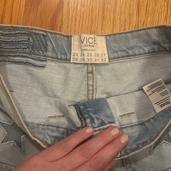 Revice Distressed Star Jeans - Picture 7 of 9